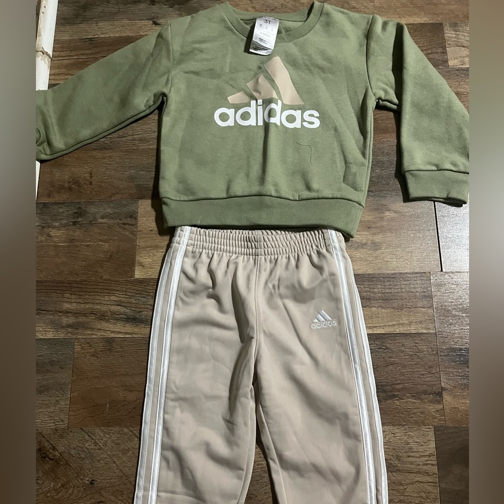 Adidas sweatsuit new tan 15$